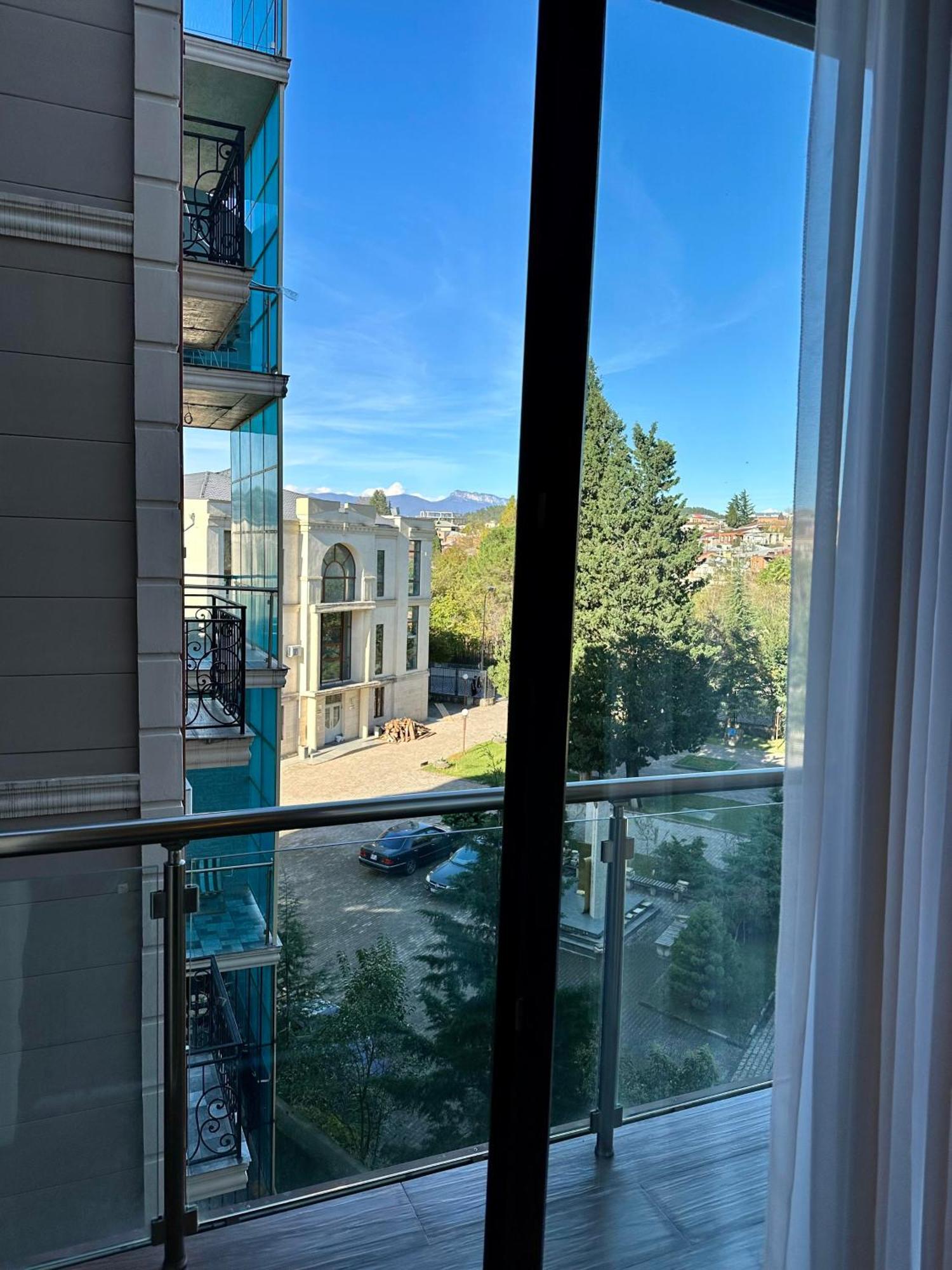 Downtown Apartment Кутаиси Экстерьер фото