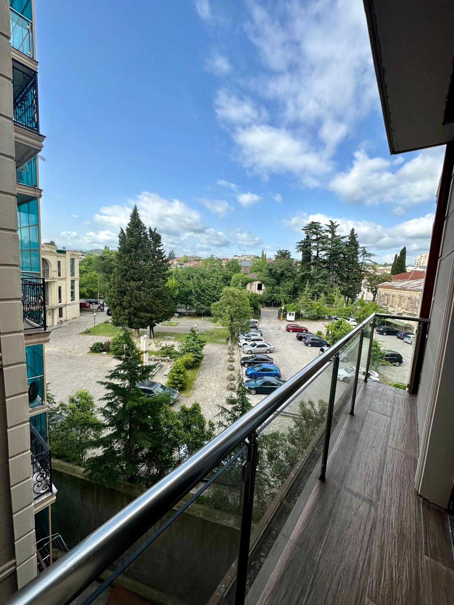 Downtown Apartment Кутаиси Экстерьер фото